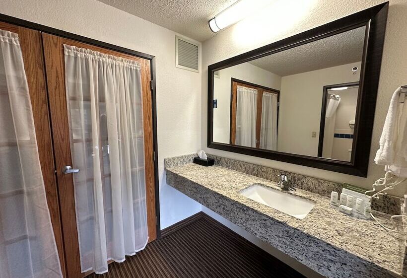 Suite, Americinn By Wyndham Menominee