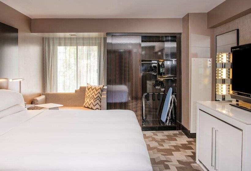 اتاق استاندارد با تخت دوبل برای معلولان, Beverly Hills Marriott