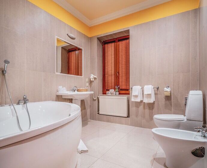 اتاق استاندارد سه نفره, Capital With Private Wellness