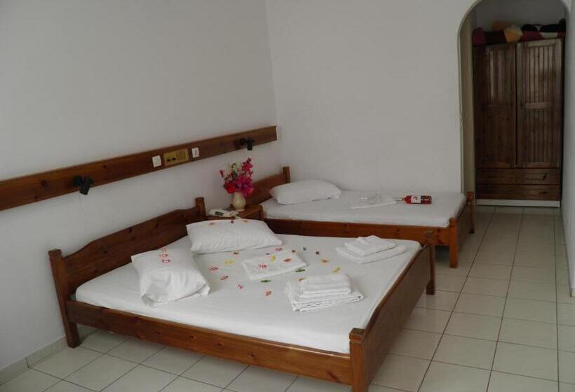 Standard Triple Room, Levante Beach