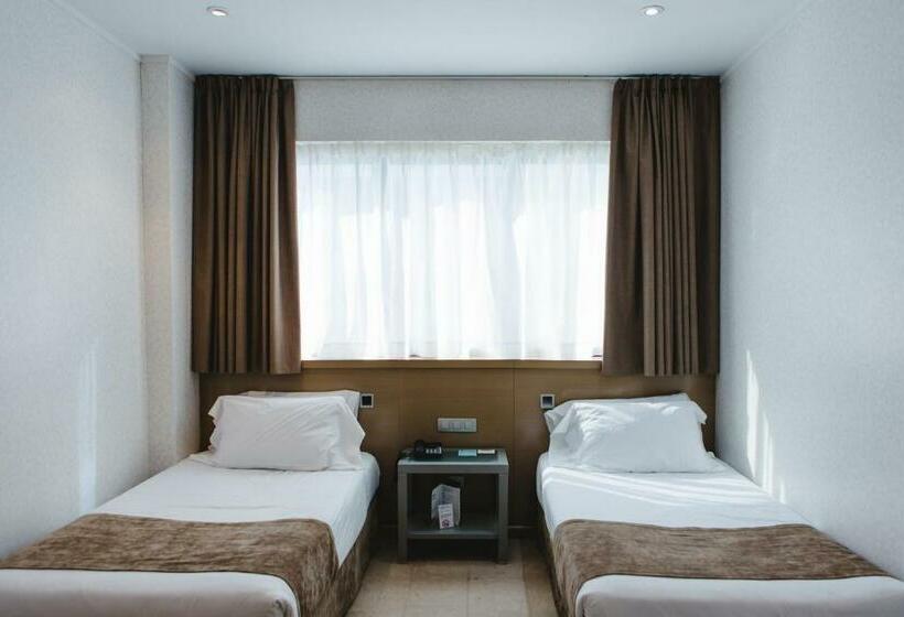 Standard Triple Room, Mas Camarena