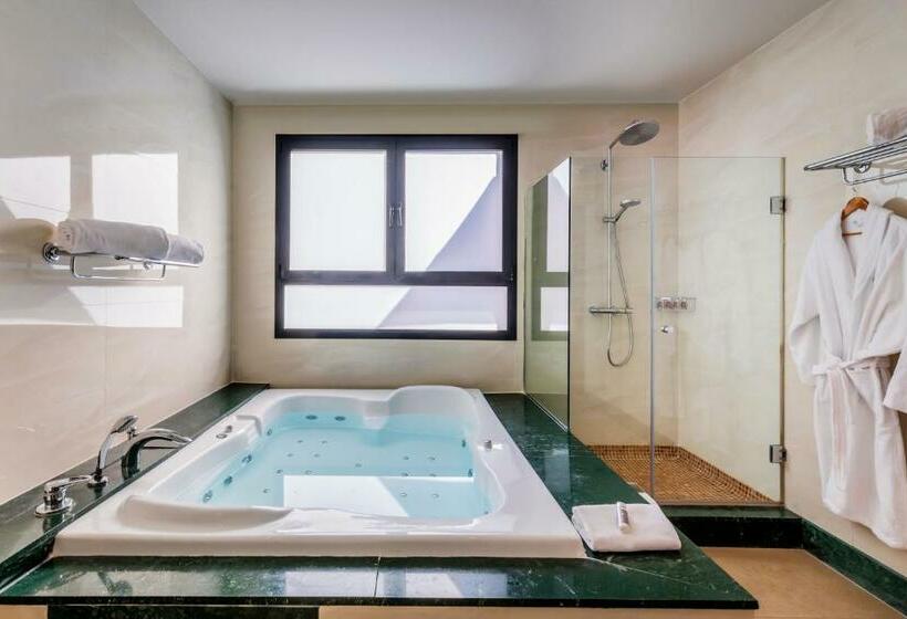 Junior Suite with Hydromassage, Occidental Granada