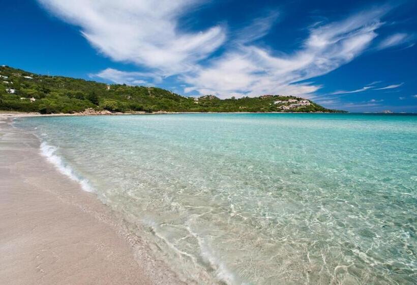 سوییت جونیور با چشم‌انداز دریا, Palumbalza Porto Rotondo