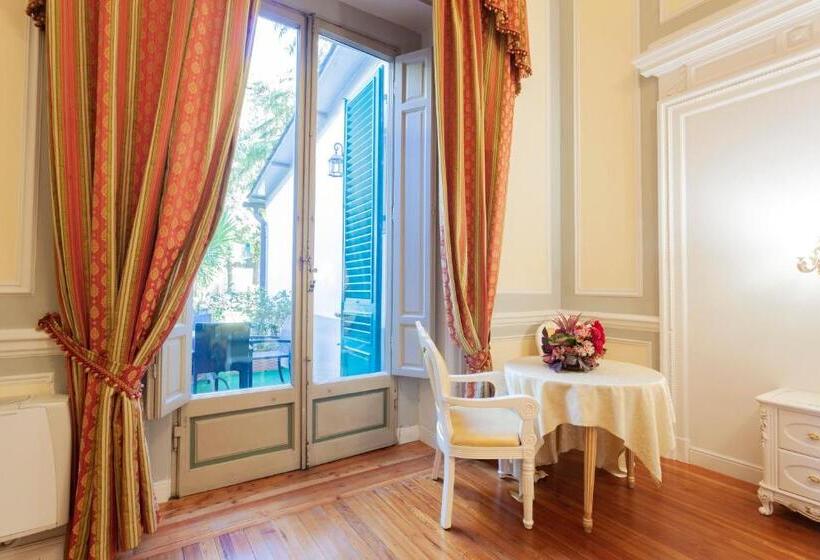 Junior Suite cu Priveliște spre Gradină, Villa Royal