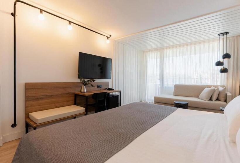 اتاق استاندارد سه تخته با بالکن, Magnolia Hotel   Adults Only