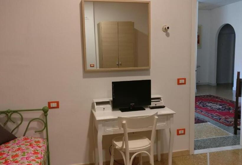 اتاق استاندارد سه نفره, Casamare