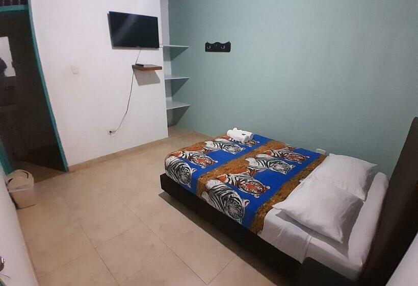 اتاق استاندارد, Hostal Johnnier