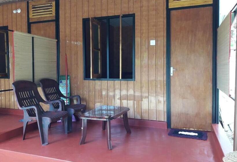 اتاق اکونومی, Naaval Beach Villa & Rooms