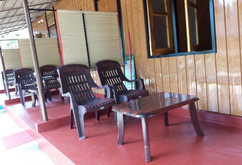 اتاق اکونومی, Naaval Beach Villa & Rooms