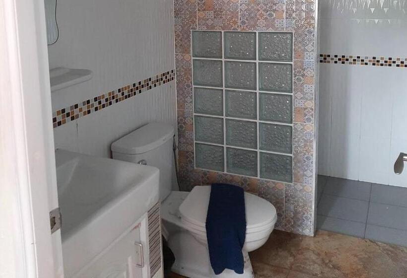 اتاق استاندارد با چشم‌انداز استخر, Phenwaree Amphawa Resort