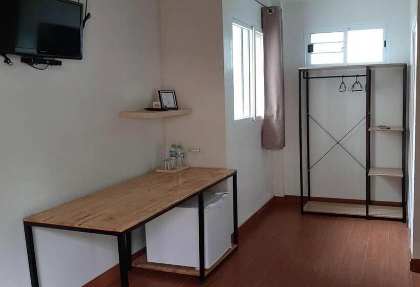 اتاق استاندارد با چشم‌انداز استخر, Phenwaree Amphawa Resort