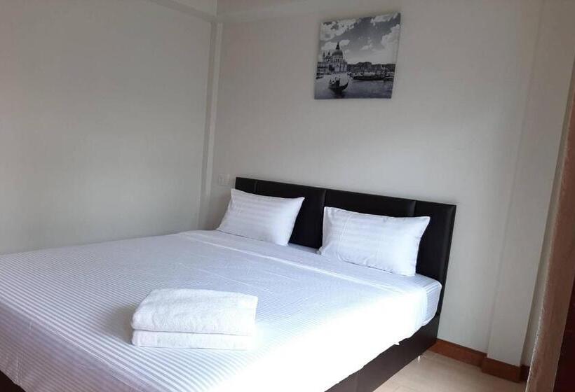 اتاق استاندارد با چشم‌انداز استخر, Phenwaree Amphawa Resort
