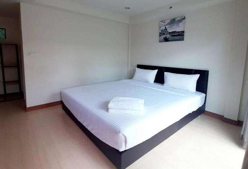 اتاق استاندارد با چشم‌انداز استخر, Phenwaree Amphawa Resort