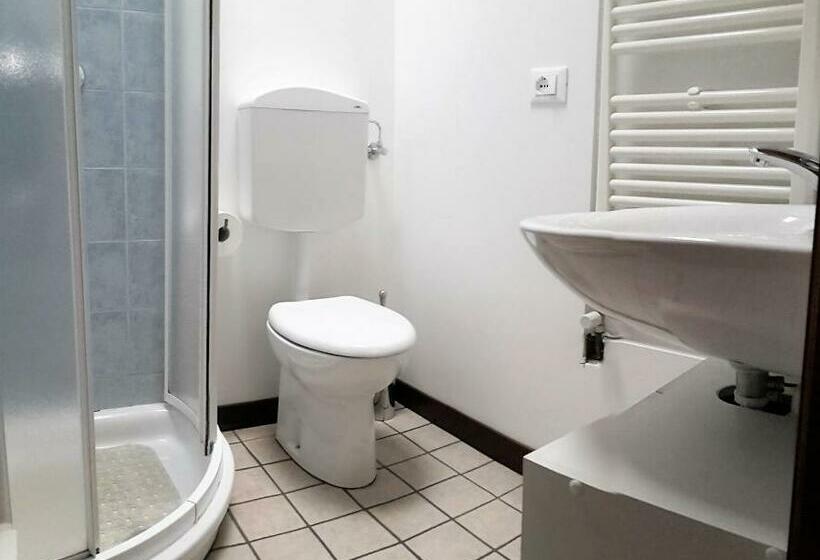 اتاق استاندارد چهار تخته, B&b La Genzianella