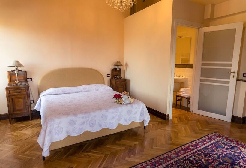اتاق راحتی با چشم‌انداز استخر, B&b Villa Nichesola