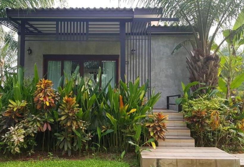 اتاق استاندارد چهار تخته, Palm Pran Resort