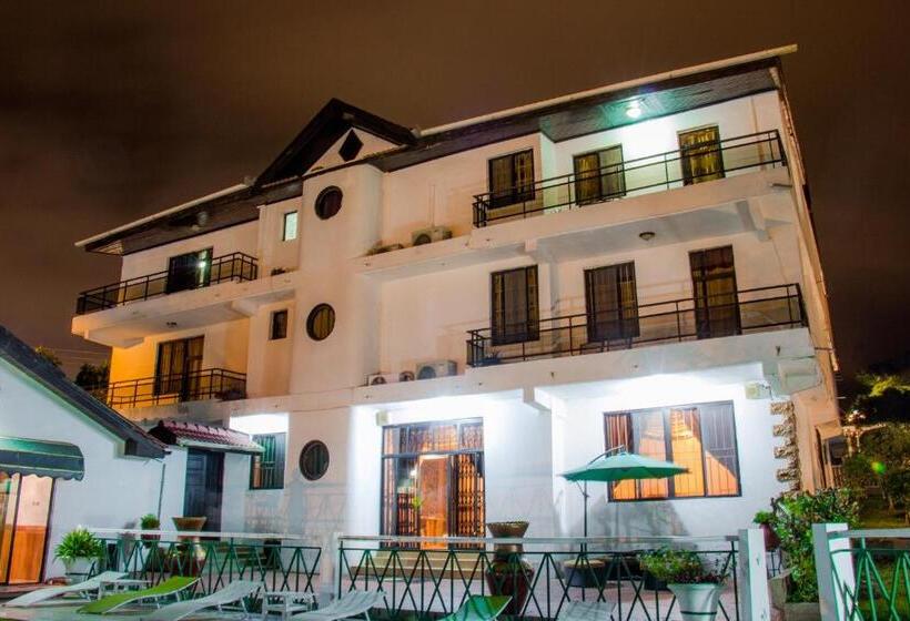 سوئیت با تخت بزرگ, Hill View Hotel Mccarthy Hills