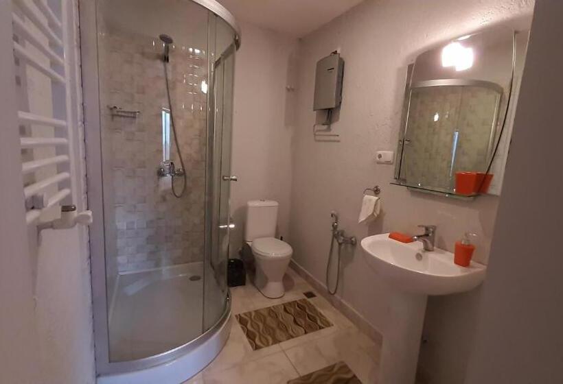 اتاق لوکس, Lermont Guest House