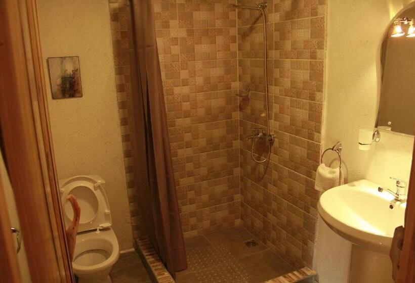 Economy Triple Room, Lermont Guest House