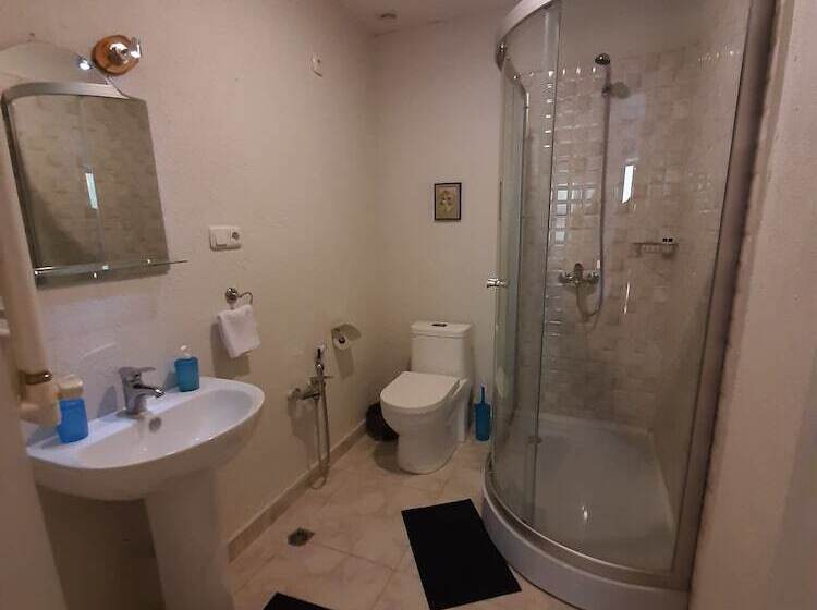 اتاق اکونومی, Lermont Guest House