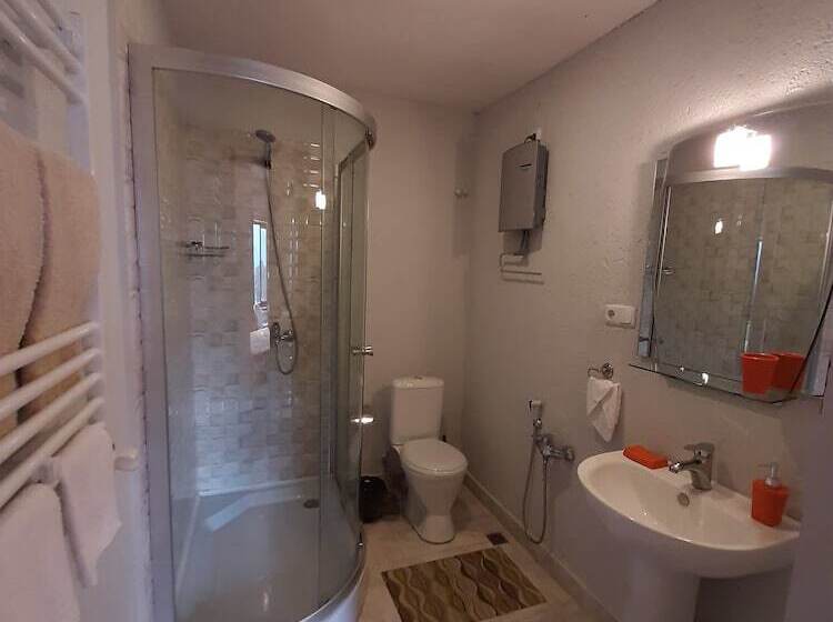 اتاق لوکس, Lermont Guest House