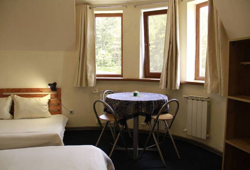 اتاق راحتی سه تخته, Lermont Guest House