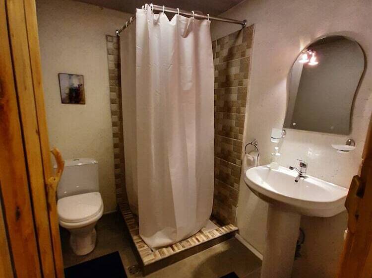 اتاق راحتی سه تخته, Lermont Guest House