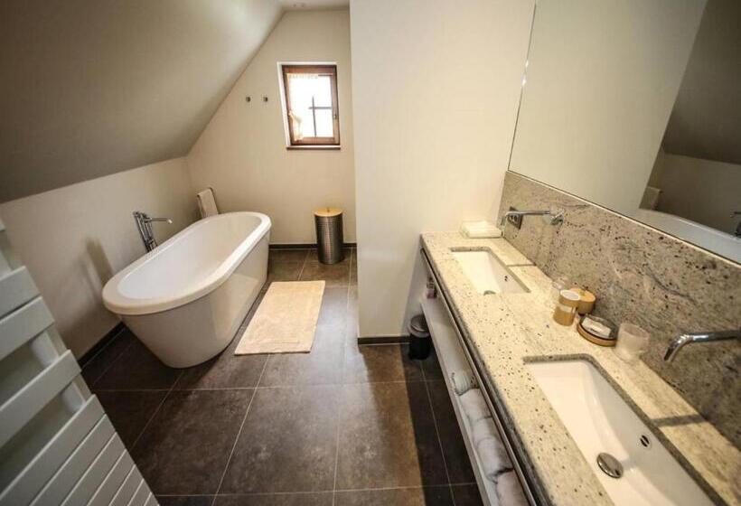 سوئیت با بالکن, B&b 't Hof Van Spiere
