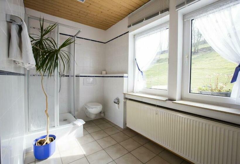 اتاق استاندارد سه نفره, Pension Waldblick Garni