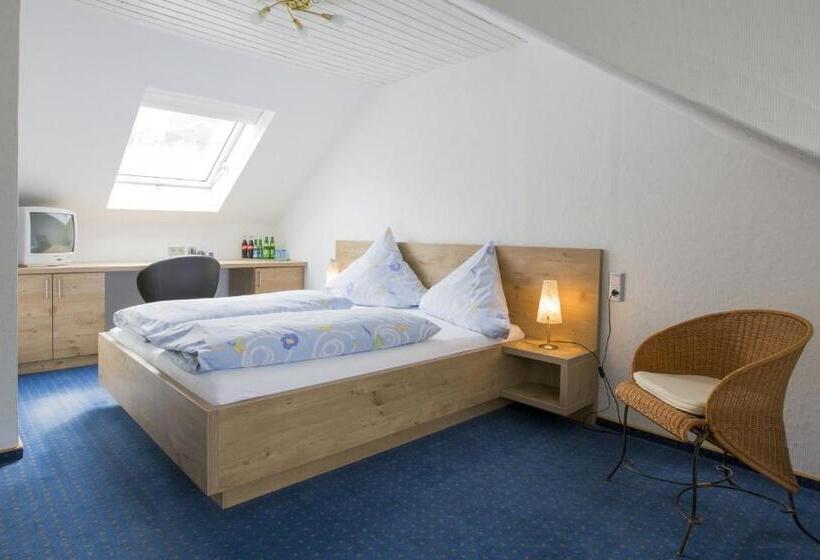 اتاق استاندارد سه نفره, Pension Waldblick Garni