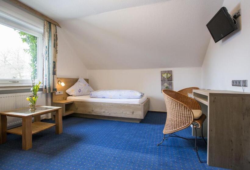 اتاق استاندارد سه نفره, Pension Waldblick Garni