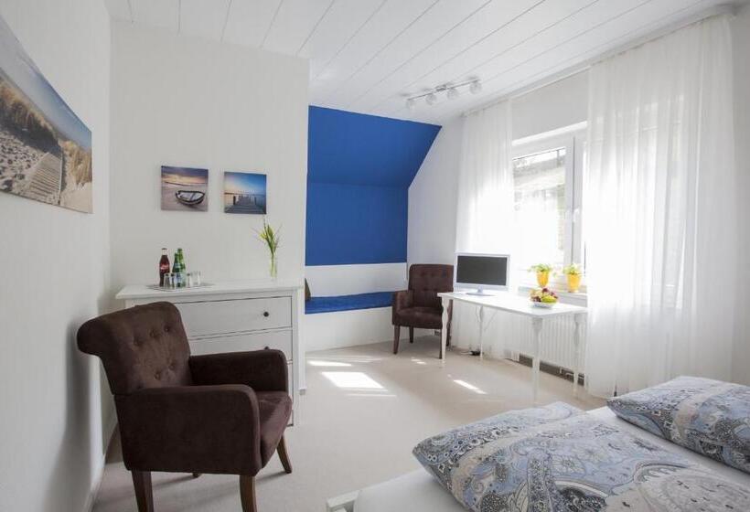 اتاق استاندارد سه نفره, Pension Waldblick Garni