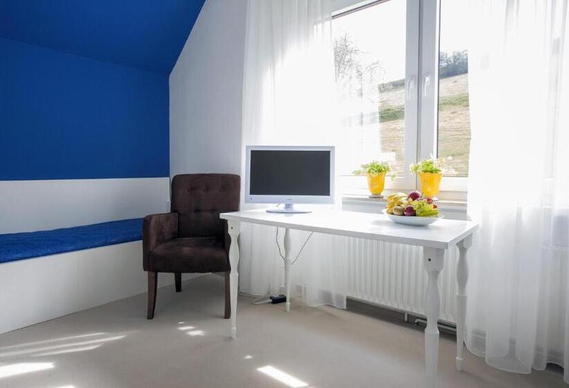 اتاق استاندارد سه نفره, Pension Waldblick Garni