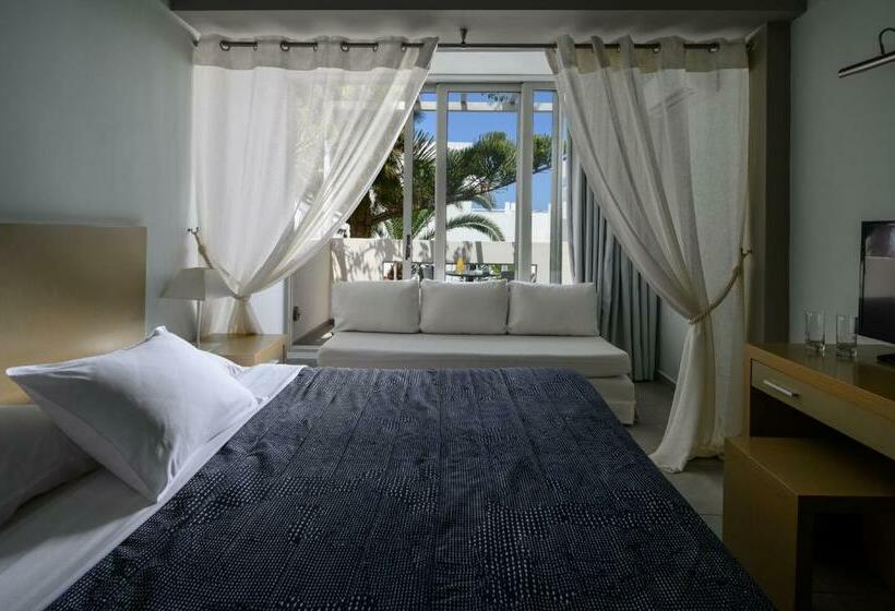 سوییت جونیور, Afroditi Venus Beach Resort