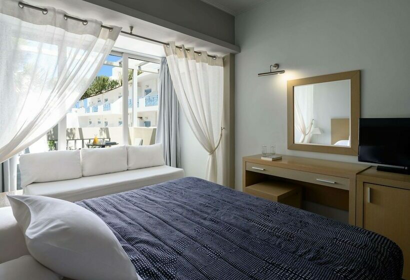سوییت جونیور, Afroditi Venus Beach Resort