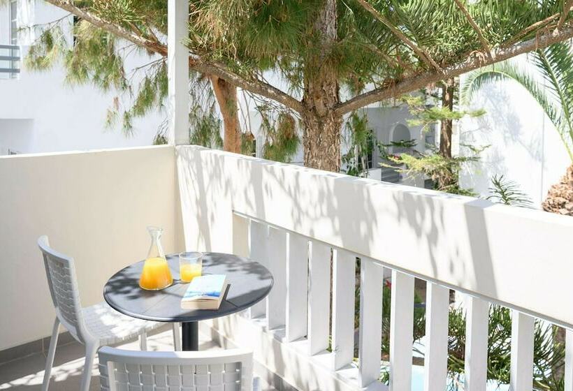 سوییت جونیور, Afroditi Venus Beach Resort