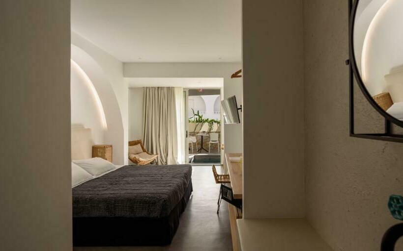 سوئیت جونیور با ماساژ آبی, Afroditi Venus Beach Resort