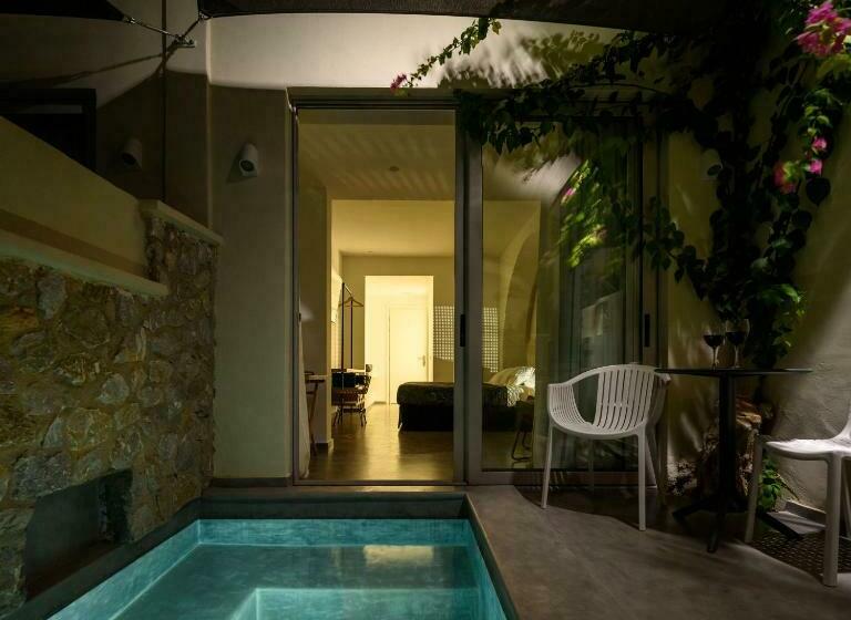 سوئیت جونیور با ماساژ آبی, Afroditi Venus Beach Resort