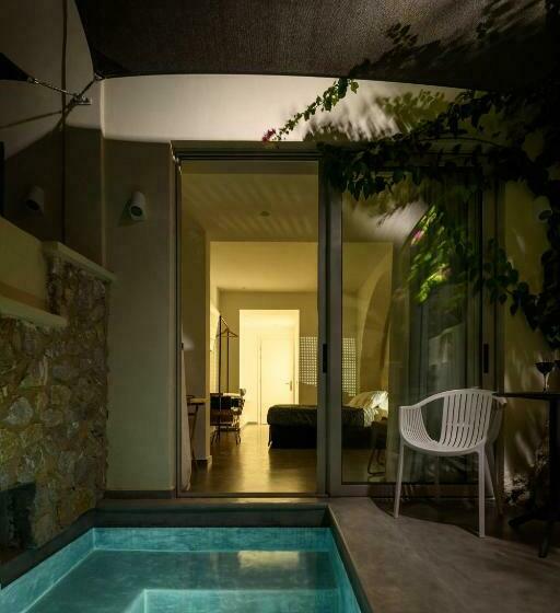سوئیت جونیور با ماساژ آبی, Afroditi Venus Beach Resort