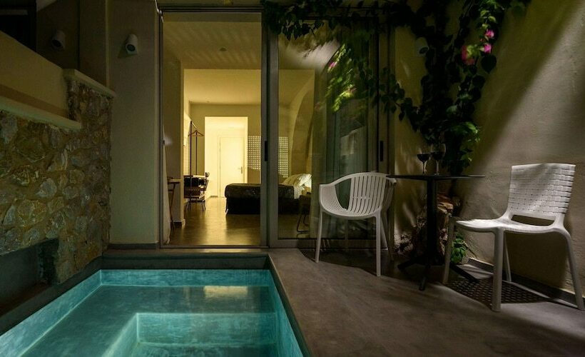 سوئیت جونیور با ماساژ آبی, Afroditi Venus Beach Resort