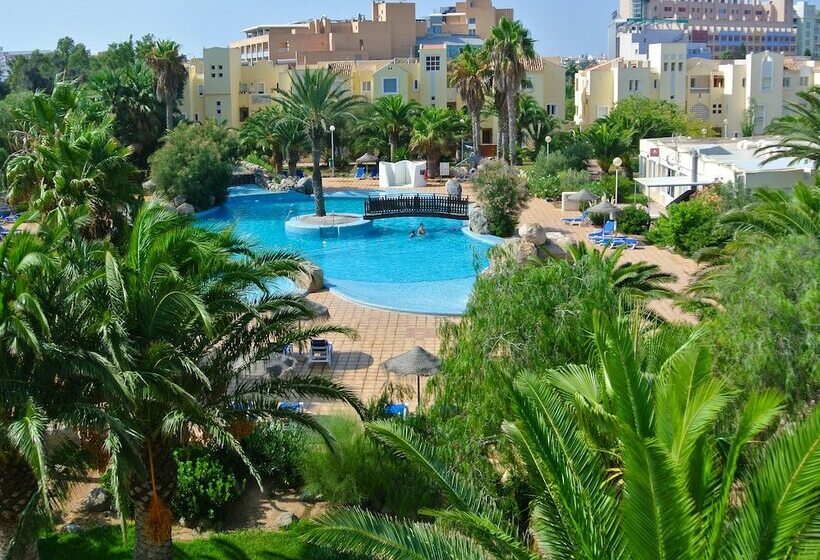 2 Bedroom Apartment with Terrace, Apartamentos Moguima