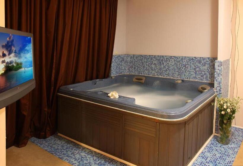 سوئیت با وان آب گرم, Business Hotel Premier