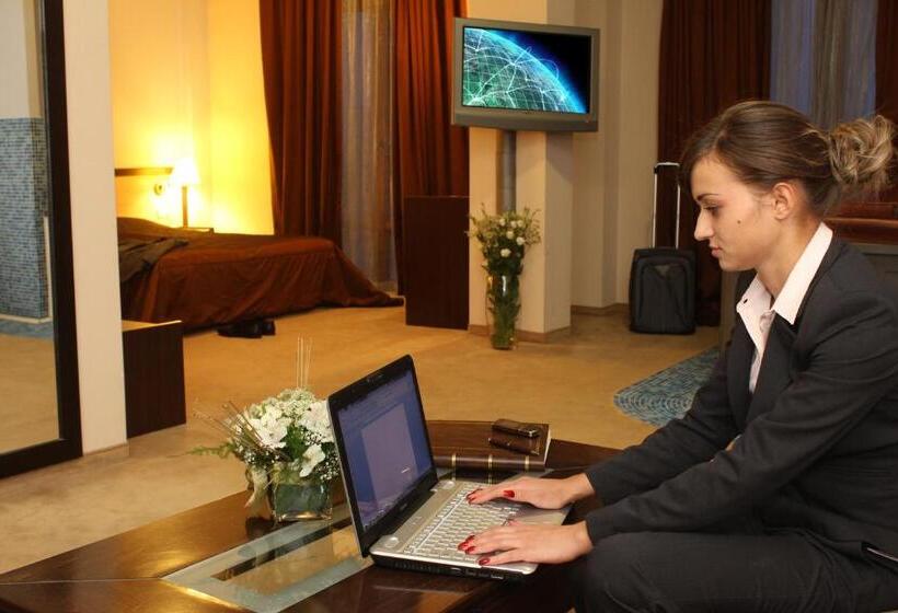 سوئیت با وان آب گرم, Business Hotel Premier