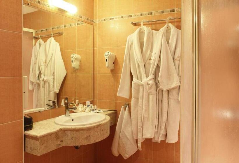سوئیت با وان آب گرم, Business Hotel Premier