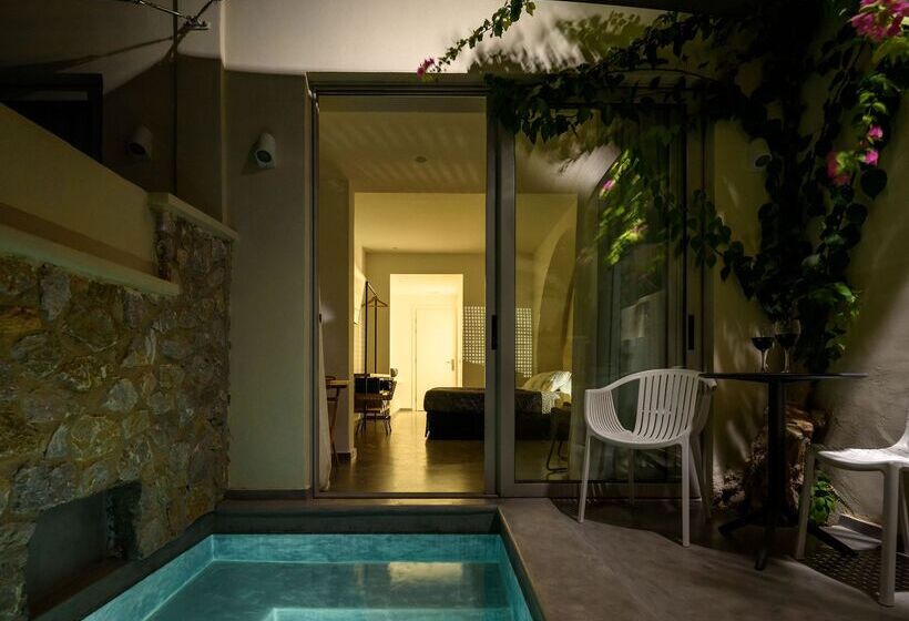 سوئیت جونیور با ماساژ آبی, Afroditi Venus Beach Resort