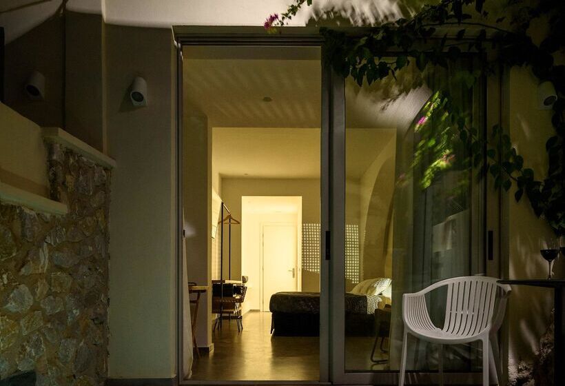 سوئیت جونیور با ماساژ آبی, Afroditi Venus Beach Resort