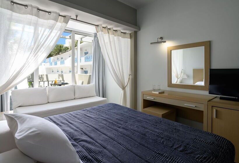 سوییت جونیور, Afroditi Venus Beach Resort