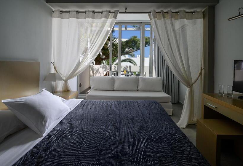 سوییت جونیور, Afroditi Venus Beach Resort