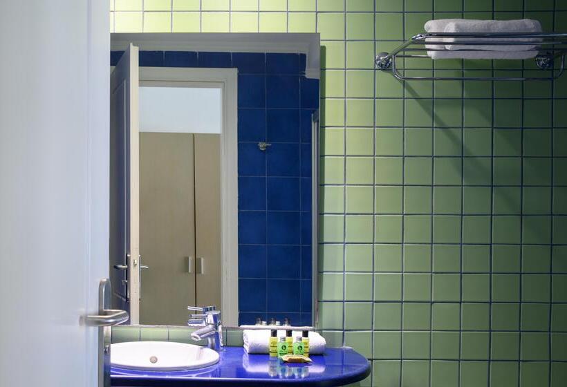 سوییت جونیور, Afroditi Venus Beach Resort