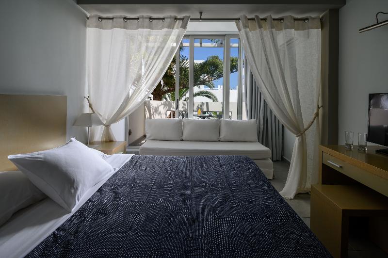 سوییت جونیور, Afroditi Venus Beach Resort